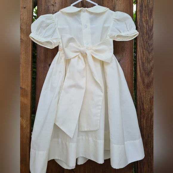 FELMAN BROTHERS gorgeous vintage smocked dress in the palest yellow 18 months - Picture 2 of 7